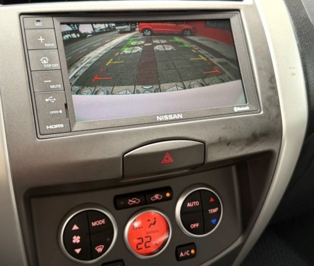2018年 Nissan Livina 1.6 豪華版 恆溫 原廠影音 車頂行李架 舒適大空間 市場熱銷五門掀背小休旅  第19張相片