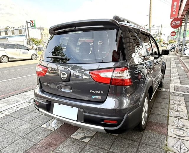 2017年 Nissan Livina 1.6 旗艦版 原鈑件 恆溫 車頂行李架 I-Key 省油大空間 優質代步車首選  第4張相片