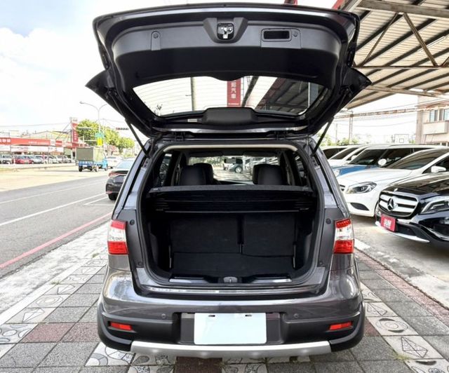 2017年 Nissan Livina 1.6 旗艦版 原鈑件 恆溫 車頂行李架 I-Key 省油大空間 優質代步車首選  第7張相片