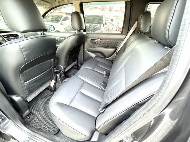 2017年 Nissan Livina 1.6 旗艦版 原鈑件 恆溫 車頂行李架 I-Key 省油大空間 優質代步車首選  第14張相片