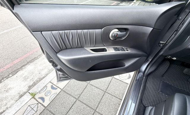 2017年 Nissan Livina 1.6 旗艦版 原鈑件 恆溫 車頂行李架 I-Key 省油大空間 優質代步車首選  第15張相片