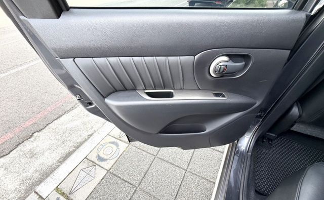 2017年 Nissan Livina 1.6 旗艦版 原鈑件 恆溫 車頂行李架 I-Key 省油大空間 優質代步車首選  第16張相片