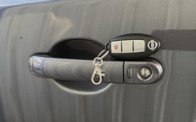 2017年 Nissan Livina 1.6 旗艦版 原鈑件 恆溫 車頂行李架 I-Key 省油大空間 優質代步車首選  第19張相片