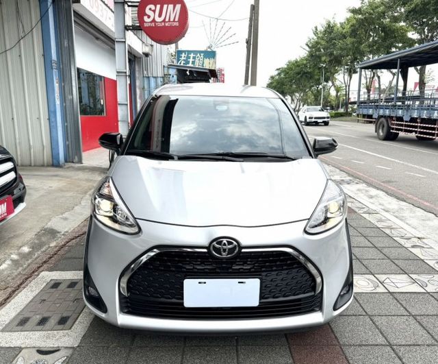 2022年 Toyota Sienta 5人座 1.8 豪華+版 原鈑件 I-Key 恆溫 電動側滑門 國產跨界休旅車  第2張相片