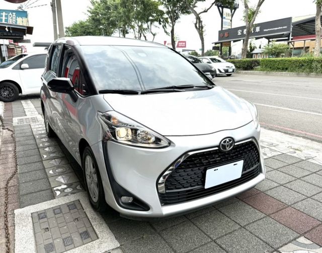 2022年 Toyota Sienta 5人座 1.8 豪華+版 原鈑件 I-Key 恆溫 電動側滑門 國產跨界休旅車  第3張相片