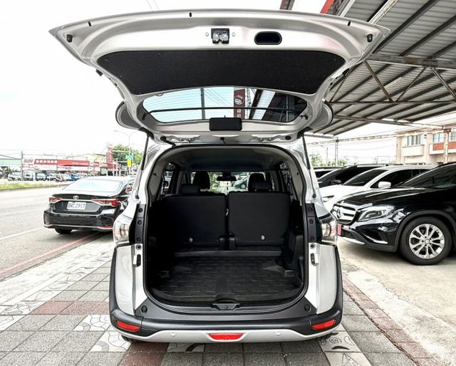 2022年 Toyota Sienta 5人座 1.8 豪華+版 原鈑件 I-Key 恆溫 電動側滑門 國產跨界休旅車  第7張相片