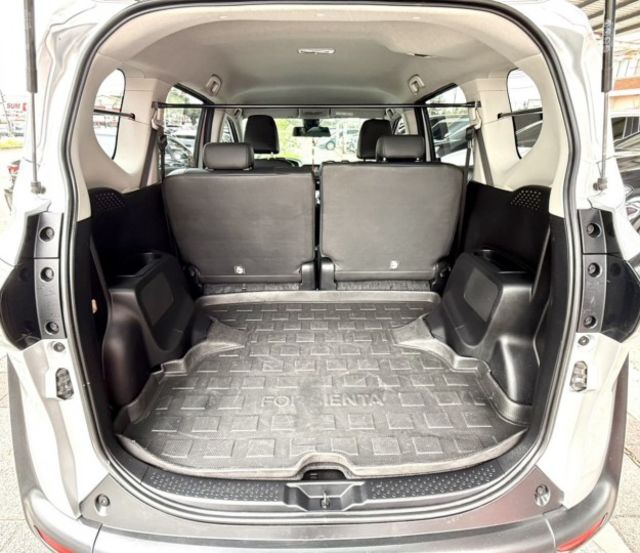 2022年 Toyota Sienta 5人座 1.8 豪華+版 原鈑件 I-Key 恆溫 電動側滑門 國產跨界休旅車  第8張相片