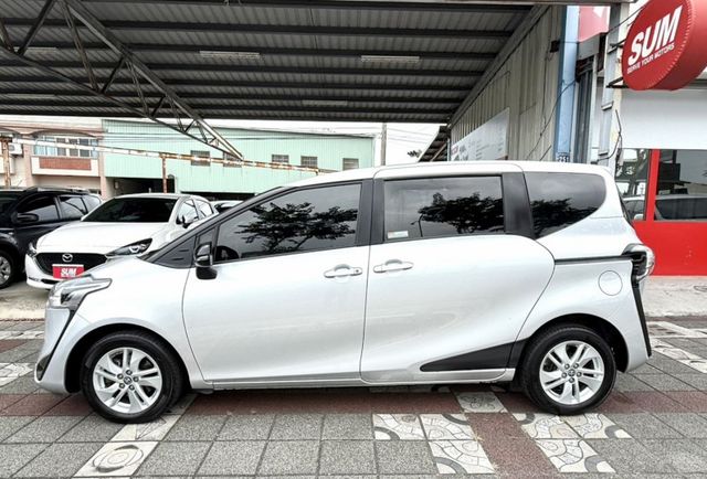 2022年 Toyota Sienta 5人座 1.8 豪華+版 原鈑件 I-Key 恆溫 電動側滑門 國產跨界休旅車  第9張相片