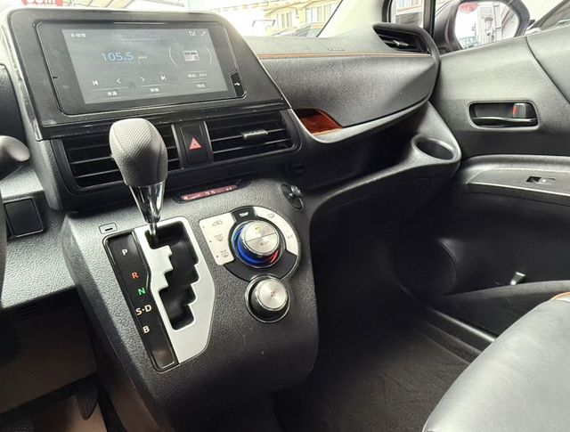 2022年 Toyota Sienta 5人座 1.8 豪華+版 原鈑件 I-Key 恆溫 電動側滑門 國產跨界休旅車  第15張相片