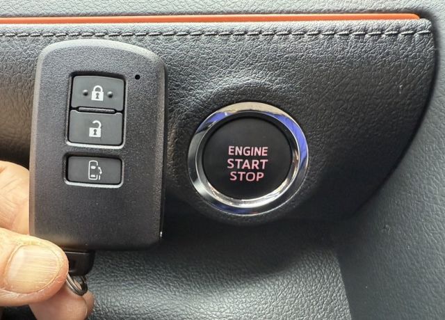 2022年 Toyota Sienta 5人座 1.8 豪華+版 原鈑件 I-Key 恆溫 電動側滑門 國產跨界休旅車  第16張相片