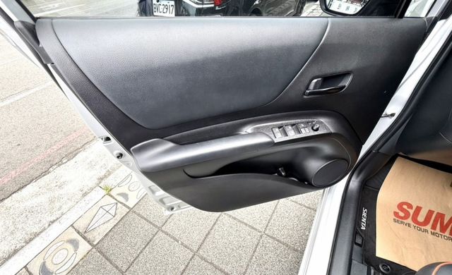 2022年 Toyota Sienta 5人座 1.8 豪華+版 原鈑件 I-Key 恆溫 電動側滑門 國產跨界休旅車  第17張相片