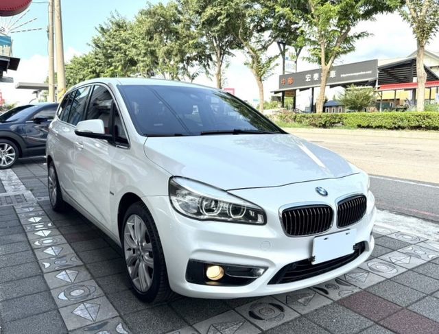 2017年式 BMW 220i GT 總代理 Luxury Line版 正七人座 雙前電動椅 自動停車 稀有釋出跨界休旅  第3張相片