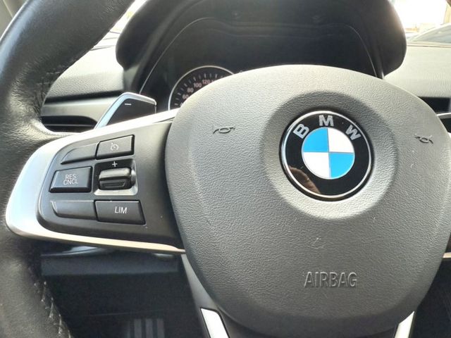 2017年式 BMW 220i GT 總代理 Luxury Line版 正七人座 雙前電動椅 自動停車 稀有釋出跨界休旅  第15張相片