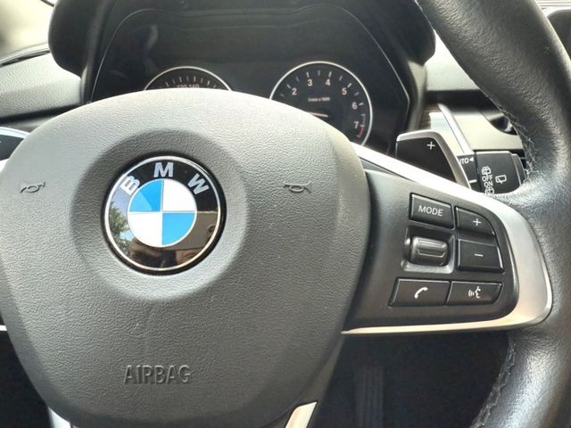 2017年式 BMW 220i GT 總代理 Luxury Line版 正七人座 雙前電動椅 自動停車 稀有釋出跨界休旅  第16張相片