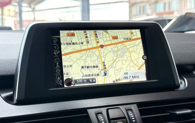 2017年式 BMW 220i GT 總代理 Luxury Line版 正七人座 雙前電動椅 自動停車 稀有釋出跨界休旅  第20張相片