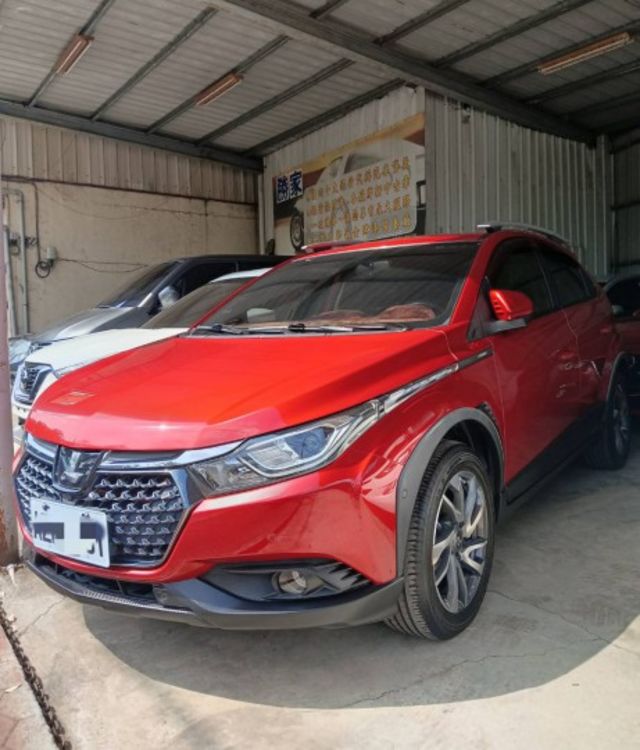 2018年 Luxgen U5 1.6 360環景旗艦 Hi-Fi版 原鈑件 恆溫空調 自動停車 靚麗亮眼跨界小休旅  第1張相片
