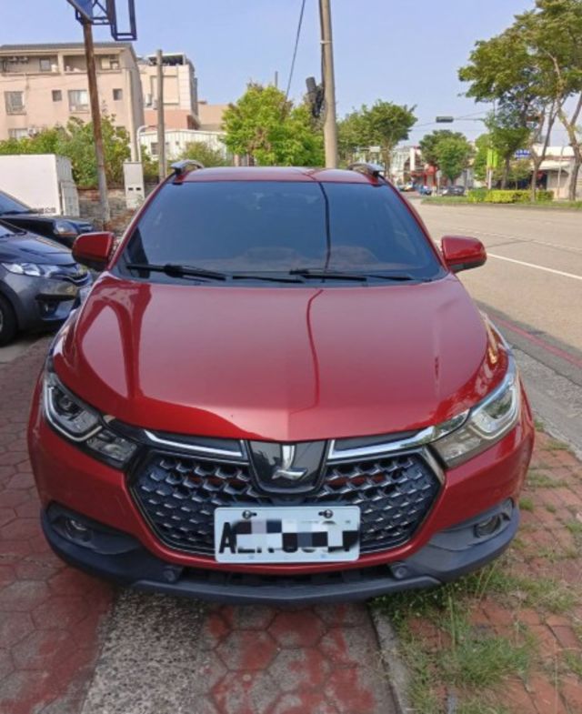 2018年 Luxgen U5 1.6 360環景旗艦 Hi-Fi版 原鈑件 恆溫空調 自動停車 靚麗亮眼跨界小休旅  第2張相片