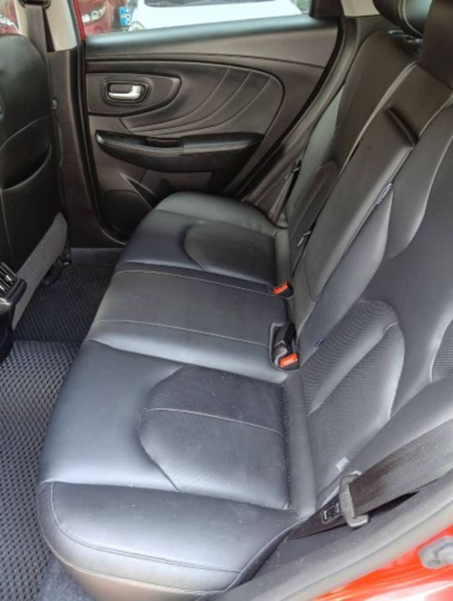 2018年 Luxgen U5 1.6 360環景旗艦 Hi-Fi版 原鈑件 恆溫空調 自動停車 靚麗亮眼跨界小休旅  第8張相片