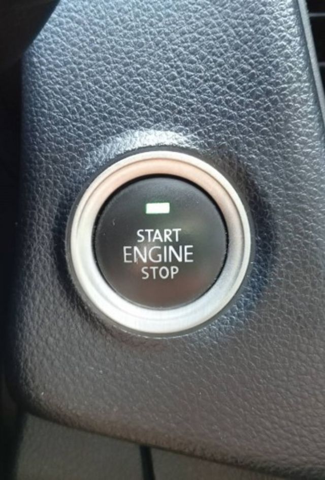 2018年 Luxgen U5 1.6 360環景旗艦 Hi-Fi版 原鈑件 恆溫空調 自動停車 靚麗亮眼跨界小休旅  第9張相片