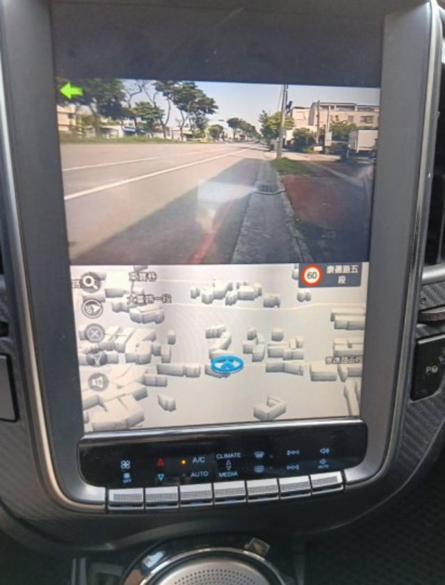 2018年 Luxgen U5 1.6 360環景旗艦 Hi-Fi版 原鈑件 恆溫空調 自動停車 靚麗亮眼跨界小休旅  第11張相片