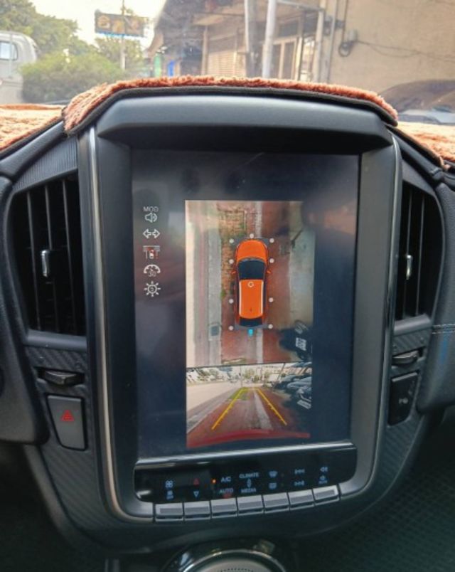 2018年 Luxgen U5 1.6 360環景旗艦 Hi-Fi版 原鈑件 恆溫空調 自動停車 靚麗亮眼跨界小休旅  第12張相片