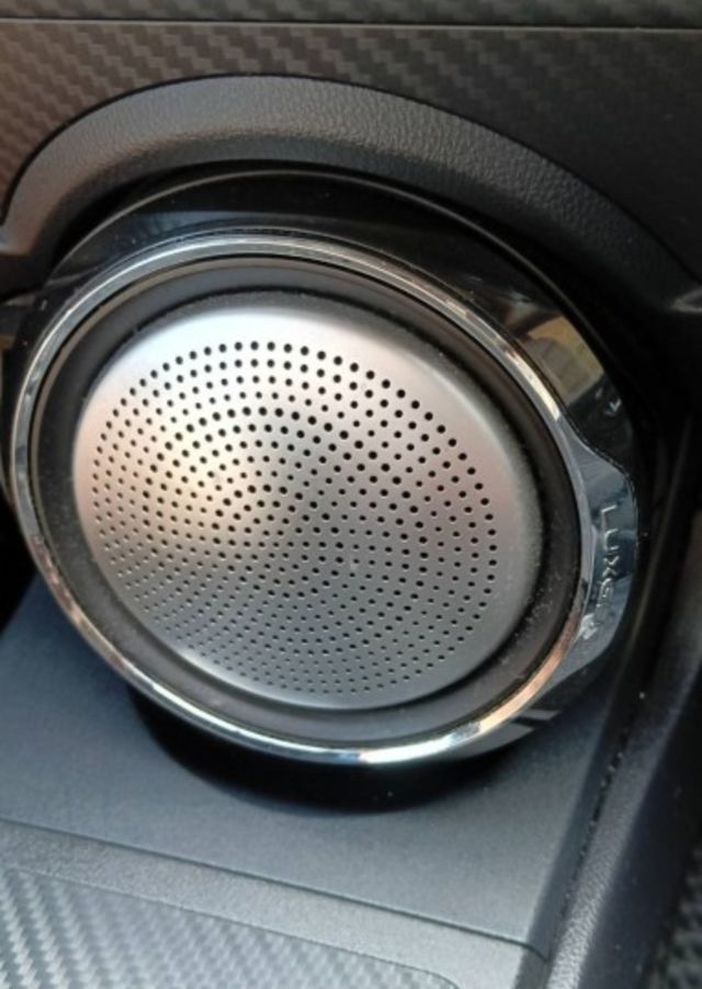 2018年 Luxgen U5 1.6 360環景旗艦 Hi-Fi版 原鈑件 恆溫空調 自動停車 靚麗亮眼跨界小休旅  第14張相片