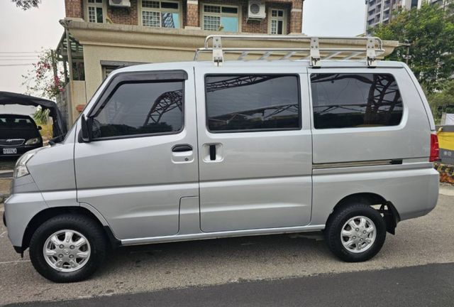 2022年 菱利 A180 廂車(自排) 8人座 原鈑件 里程4萬 加裝車頂置放架 空間大 家庭出遊 公司用車都適宜  第7張相片