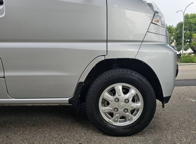 2022年 菱利 A180 廂車(自排) 8人座 原鈑件 里程4萬 加裝車頂置放架 空間大 家庭出遊 公司用車都適宜  第9張相片