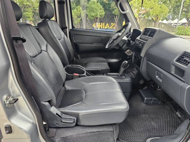 2022年 菱利 A180 廂車(自排) 8人座 原鈑件 里程4萬 加裝車頂置放架 空間大 家庭出遊 公司用車都適宜  第13張相片