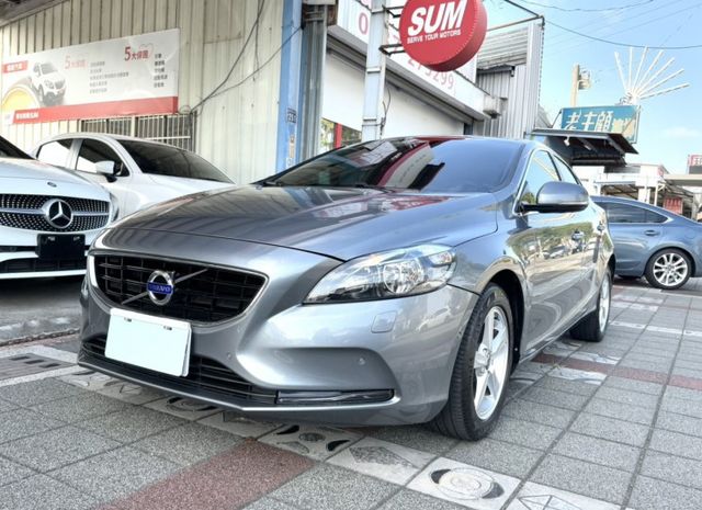 2015年 VOLVO V40 T4 1.6 豪華版 雙區恆溫 渦輪增壓 自動停車 電動座椅 北歐經典質感掀背小車  第1張相片