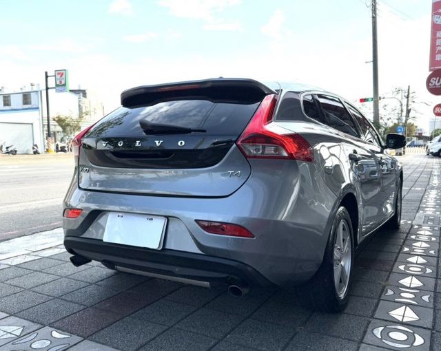 2015年 VOLVO V40 T4 1.6 豪華版 雙區恆溫 渦輪增壓 自動停車 電動座椅 北歐經典質感掀背小車  第5張相片