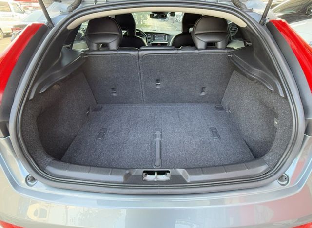 2015年 VOLVO V40 T4 1.6 豪華版 雙區恆溫 渦輪增壓 自動停車 電動座椅 北歐經典質感掀背小車  第8張相片