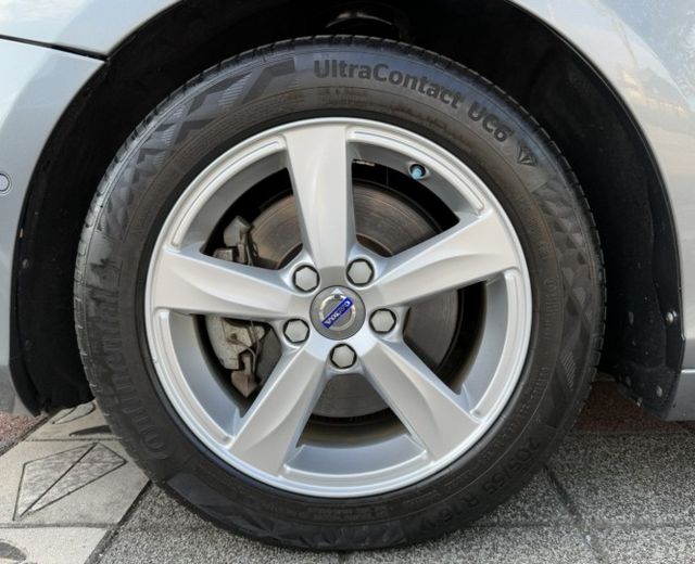 2015年 VOLVO V40 T4 1.6 豪華版 雙區恆溫 渦輪增壓 自動停車 電動座椅 北歐經典質感掀背小車  第10張相片