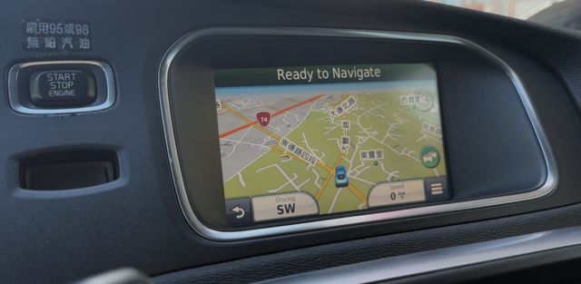 2015年 VOLVO V40 T4 1.6 豪華版 雙區恆溫 渦輪增壓 自動停車 電動座椅 北歐經典質感掀背小車  第19張相片