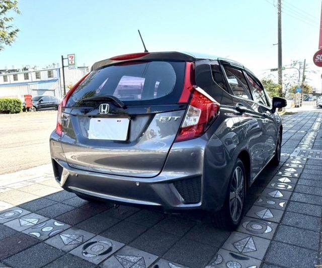 2015年 Honda Fit 1.5 VTi-S 認證車 恆溫 換檔撥片 定速 影音 都會靈巧代步小車  第5張相片