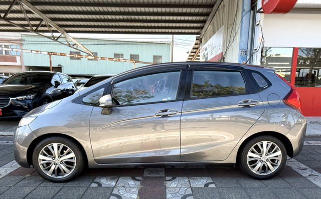 2015年 Honda Fit 1.5 VTi-S 認證車 恆溫 換檔撥片 定速 影音 都會靈巧代步小車  第9張相片