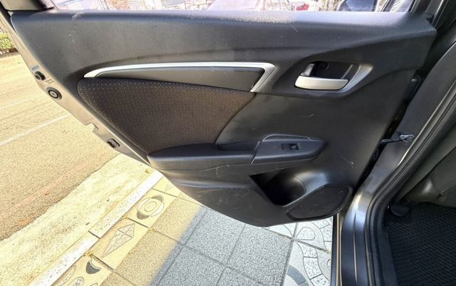 2015年 Honda Fit 1.5 VTi-S 認證車 恆溫 換檔撥片 定速 影音 都會靈巧代步小車  第18張相片