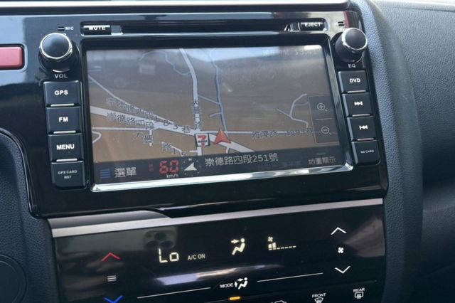 2015年 Honda Fit 1.5 VTi-S 認證車 恆溫 換檔撥片 定速 影音 都會靈巧代步小車  第19張相片