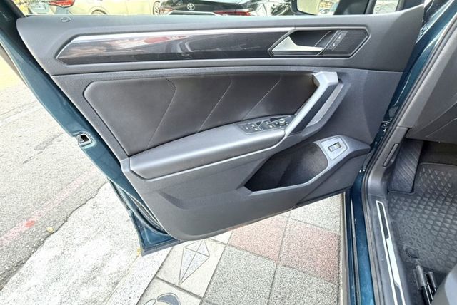 2024年式 Volkswagen Tiguan 280 TSI Elegance 原鈑件 實跑2萬  德系新世代SUV  第17張相片