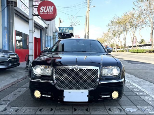 2006年 CHRYSLER 300C 2.7 (小賓利) 僅跑7萬 原鈑件 天窗 恆溫 電動椅 珍藏等級豪車 值得擁有  第2張相片