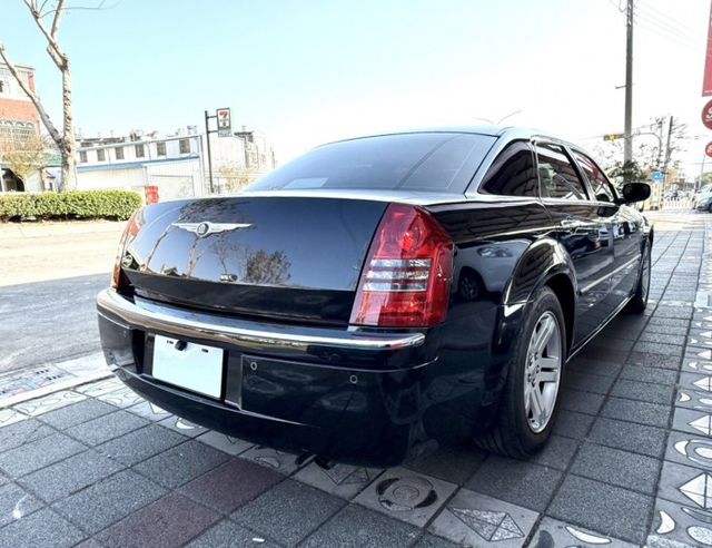 2006年 CHRYSLER 300C 2.7 (小賓利) 僅跑7萬 原鈑件 天窗 恆溫 電動椅 珍藏等級豪車 值得擁有  第5張相片