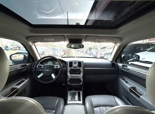 2006年 CHRYSLER 300C 2.7 (小賓利) 僅跑7萬 原鈑件 天窗 恆溫 電動椅 珍藏等級豪車 值得擁有  第12張相片