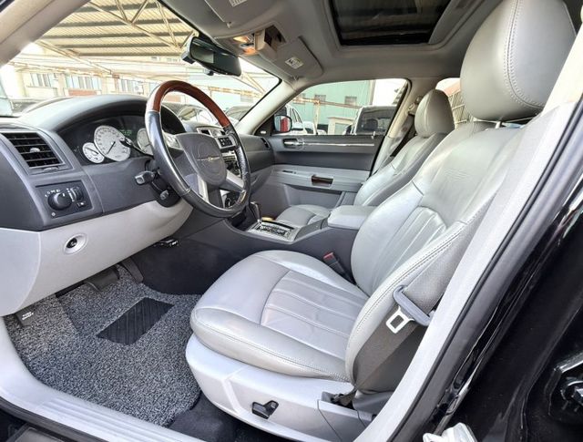 2006年 CHRYSLER 300C 2.7 (小賓利) 僅跑7萬 原鈑件 天窗 恆溫 電動椅 珍藏等級豪車 值得擁有  第13張相片