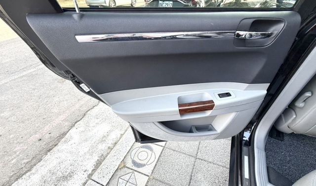 2006年 CHRYSLER 300C 2.7 (小賓利) 僅跑7萬 原鈑件 天窗 恆溫 電動椅 珍藏等級豪車 值得擁有  第18張相片