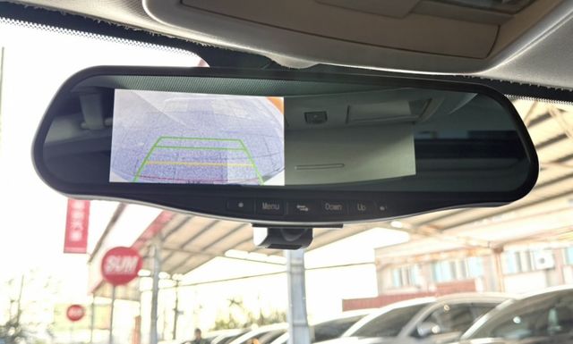 2006年 CHRYSLER 300C 2.7 (小賓利) 僅跑7萬 原鈑件 天窗 恆溫 電動椅 珍藏等級豪車 值得擁有  第20張相片