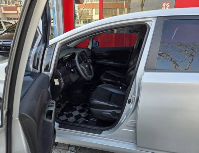 2009年 Toyota Wish 2.0 J版 正7人座 原鈑件 恆溫 定速 霧燈 冷氣冷 車況好 空間大 耐開又保值  第7張相片