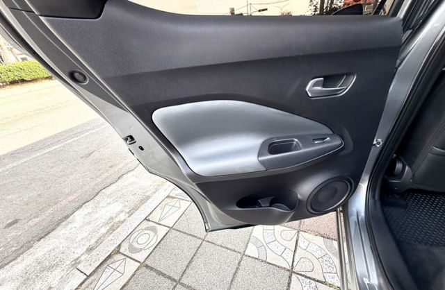 2021年式 Nissan Juke 1.0 駕趣享樂版 原鈑件 僅跑6萬 環景 數位儀錶 Bose音響 新世代小跑旅  第18張相片