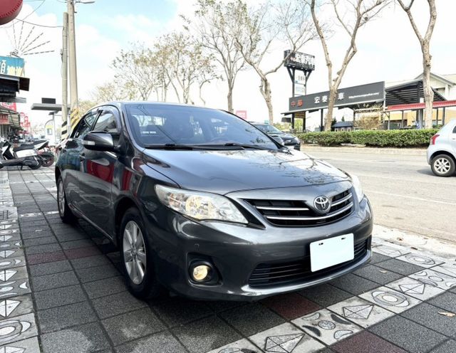 2013年 Toyota Altis 1.8 E版 原鈑件 恆溫空調 定速 倒車顯影 好保養 車況優  通勤 代步最實用  第3張相片
