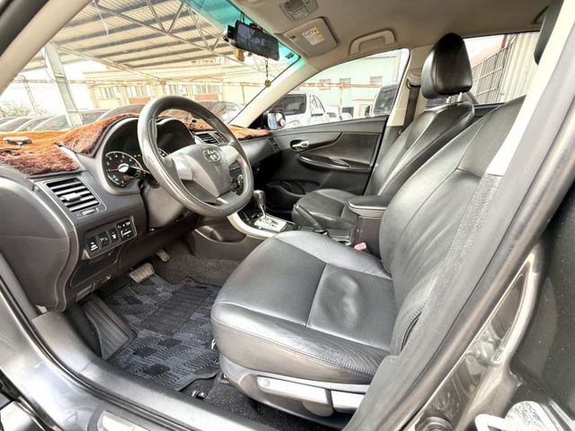 2013年 Toyota Altis 1.8 E版 原鈑件 恆溫空調 定速 倒車顯影 好保養 車況優  通勤 代步最實用  第13張相片