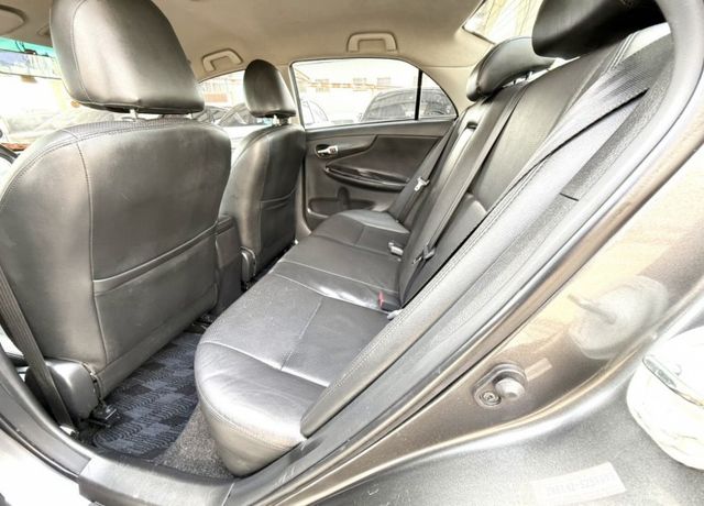 2013年 Toyota Altis 1.8 E版 原鈑件 恆溫空調 定速 倒車顯影 好保養 車況優  通勤 代步最實用  第14張相片